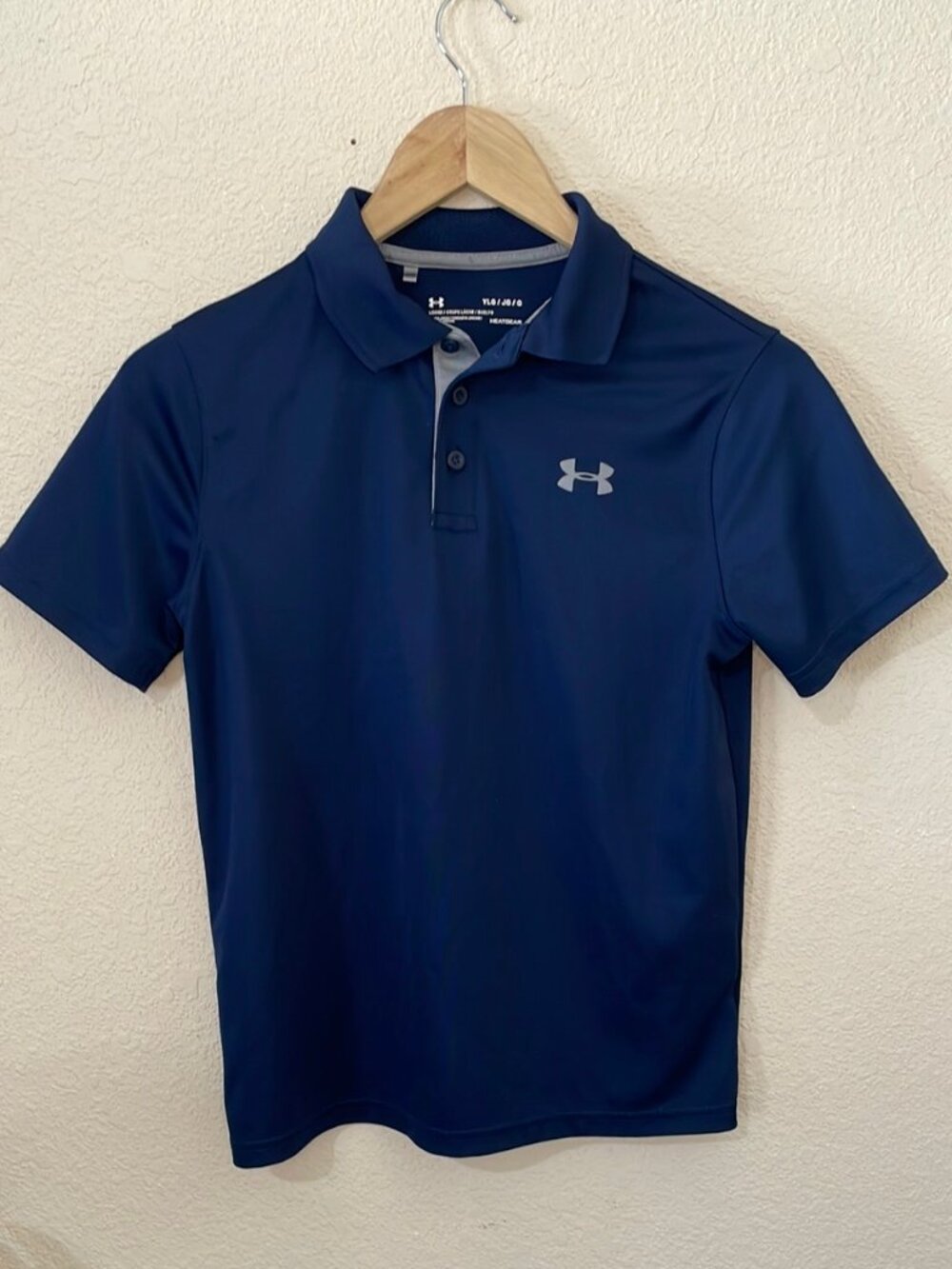 Under Armour Navy Blue Polo 3 buttons Heat Gear Short Sleeve Youth Large